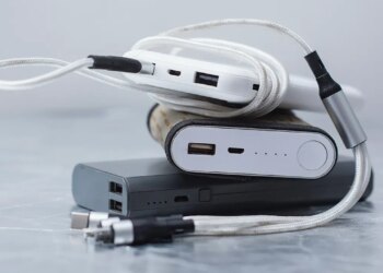 Transportable charger explodes in mattress, leaves girl with chemical burns