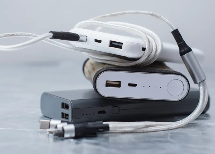 Transportable charger explodes in mattress, leaves girl with chemical burns