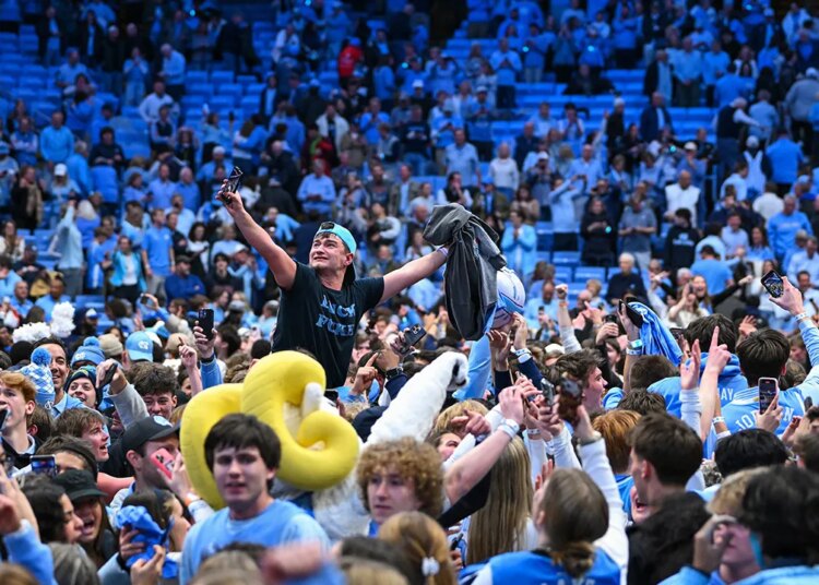 UNC followers storm courtroom too early towards Duke, evacuate for last 0.4 seconds