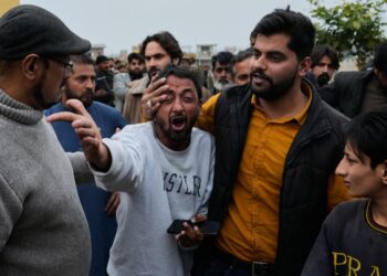 Bombing rocks Shiite mosque on Islamabad’s outskirts, killing a minimum of 31