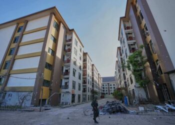 1000’s flooding out of rip-off compounds in Cambodia discover little assist