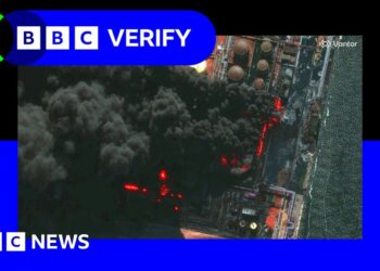 Enormous fires at Russian oil services following Ukraine strikes, satellite tv for pc photos present – BBC Enormous fires at Russian oil services following Ukraine strikes, satellite tv for pc photos present – BBC