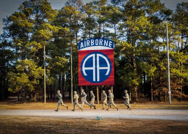 US Set to Deploy 2,000 Troops From 82nd Airborne to Center East