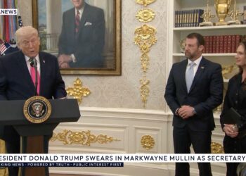 🇺🇸 ⁣President Donald Trump Swears In Markwayne Mullin as Secretary of Homeland Safety [LIVE]
