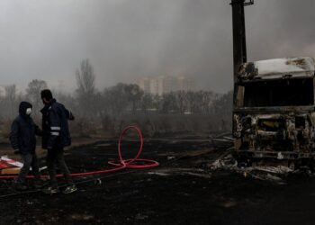 As U.S.-Israeli conflict with Iran intensifies, Trump says he has “a plan” for oil costs