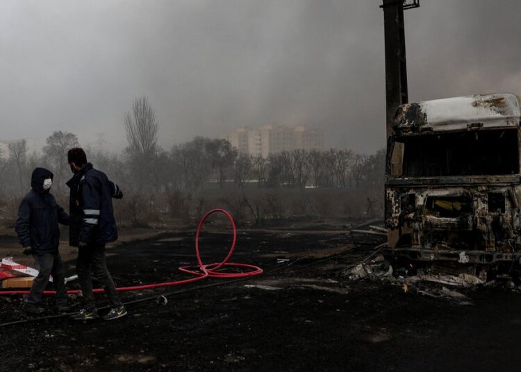 As U.S.-Israeli conflict with Iran intensifies, Trump says he has “a plan” for oil costs