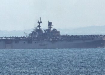 Dwell updates: Iran warns in opposition to US floor invasion; troops arrive in Center East Dwell updates: Iran warns in opposition to US floor invasion; troops arrive in Center East