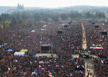 Tens of 1000’s of individuals in Prague protest in opposition to new authorities of Czech prime minister Babiš Tens of 1000’s of individuals in Prague protest in opposition to new authorities of Czech prime minister Babiš