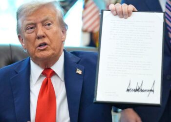 DOJ strikes to drop prices towards man who burned U.S. flag exterior White Home DOJ strikes to drop prices towards man who burned U.S. flag exterior White Home