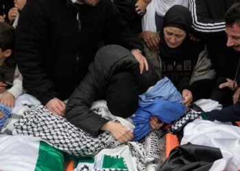 Israeli forces shoot and kill 4 members of Palestinian household, officers say, after opening fireplace on automotive in West Financial institution