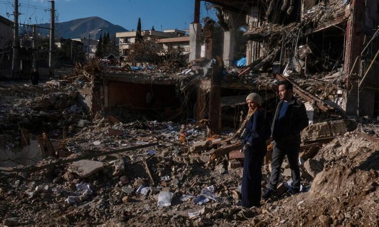 Dwell updates: Iran conflict information; Iran threatens US infrastructure after Trump threatens to ‘obliterate’ Iran’s energy vegetation Dwell updates: Iran conflict information; Iran threatens US infrastructure after Trump threatens to ‘obliterate’ Iran’s energy vegetation