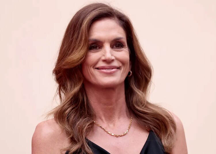 Supermodel Cindy Crawford skinny dips as a part of her morning routine
