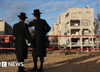 Iranian missiles injure 160 in cities close to Israeli nuclear web site – BBC Iranian missiles injure 160 in cities close to Israeli nuclear web site – BBC