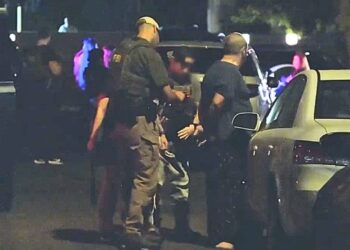 FBI raids Hollywood mansion in .4M aged mortgage fraud case