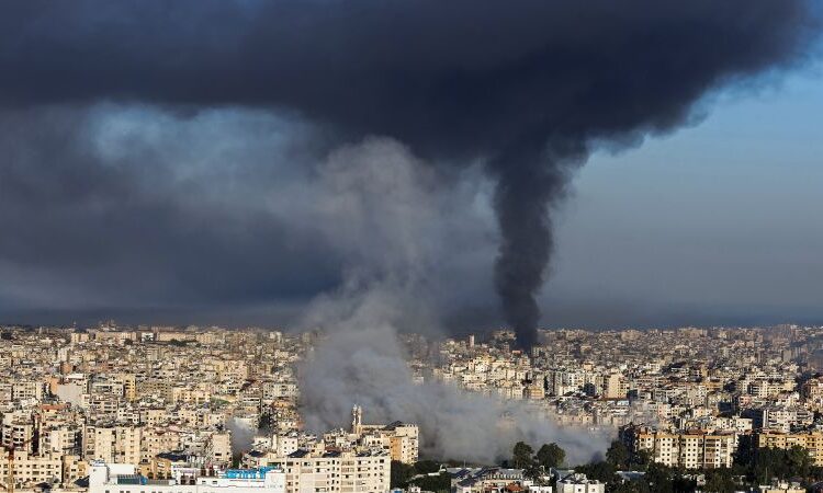 Dwell updates: Conflict with Iran, US-Israel assaults set off retaliation throughout Center East, Trump warning Dwell updates: Conflict with Iran, US-Israel assaults set off retaliation throughout Center East, Trump warning