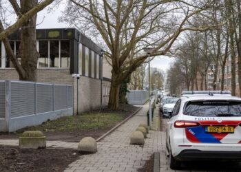 Amsterdam Jewish faculty struck by explosion in wave of antisemitic violence