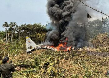 Colombian navy aircraft carrying greater than 100 personnel crashes on takeoff