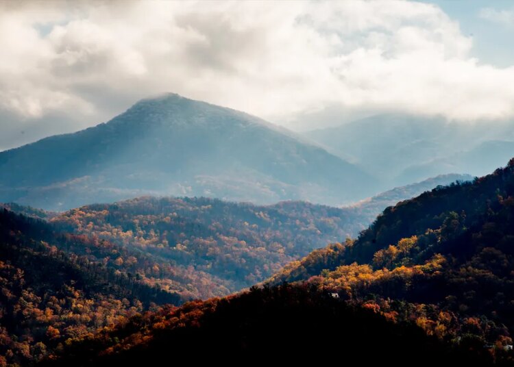Girl dies after falling from cliff at Nice Smoky Mountains park