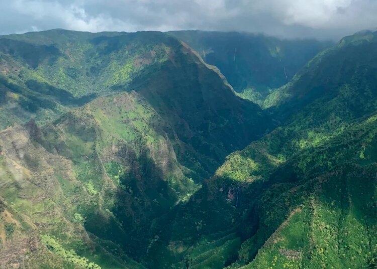 Helicopter crash off Kauai, Hawaii kills 3 and injures 2 close to Nā Pali Coast