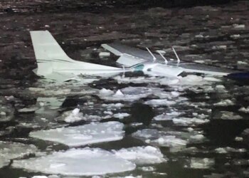 2 rescued after small airplane makes emergency touchdown in Hudson River