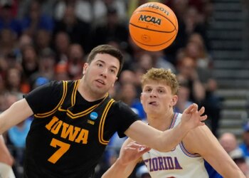 Iowa’s Alvaro Folgueiras got here up clutch towards Florida