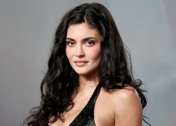 Kylie Jenner enjoys tropical trip whereas itemizing Hidden Hills dwelling for .25M