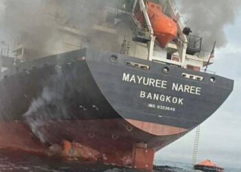 Iran conflict brings new assaults on business ships, Dubai airport, as Tehran warns banks are subsequent