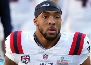 Former Bulls participant Jaden Ivey seems to get help from NFL star