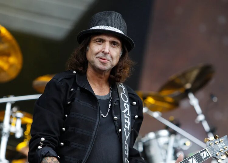 Phil Campbell, longtime Motörhead guitarist, useless at 64