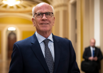 Dem Sen Peter Welch praises Trump’s Markwayne Mullin DHS choose