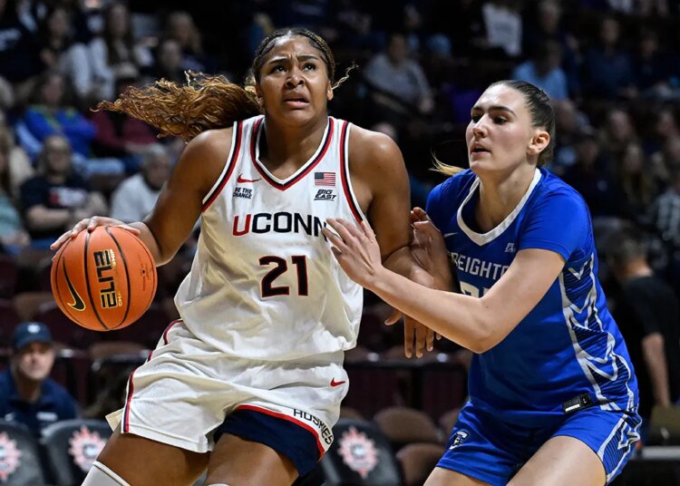 Who’s within the ladies’s faculty basketball match?