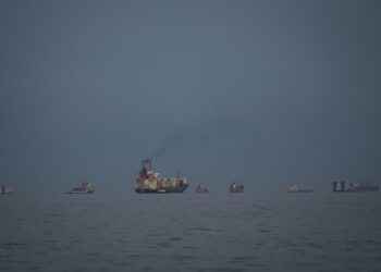 Dozens of ships slip by means of the Strait of Hormuz as Iran’s oil exports get by means of