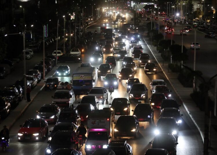 Egypt’s early closing order jolts Cairo’s evening life as war-driven oil prices soar