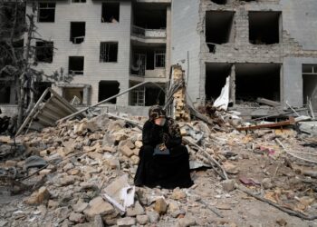 Iran’s supreme chief vows to maintain up assaults as oil costs surge