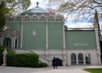 World Artwork Present’s Jury Resigns Earlier than Opening