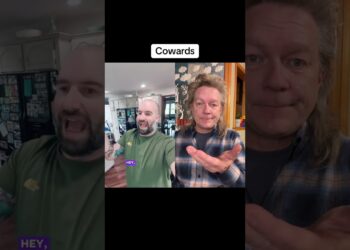 Cowards #duet #press #presspool #information #trump #sundowning #maga #complicit #mainstreammedia #piggy