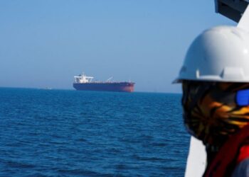 Reside updates: Iran warfare information: Iranian gunboats fireplace on tanker after Strait of Hormuz closed once more