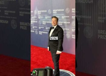 Cristiano Ronaldo vs Elon Musk 💰 Who’s Richer in 2026? #ronaldo #elonmusk