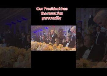 When Donald Trump offers Elon Musk the sign to bounce 😂🔥