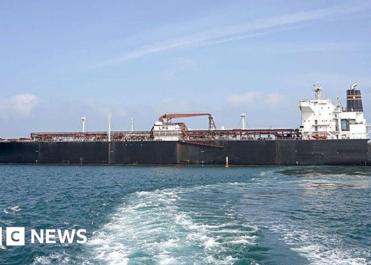 Which Asian nations are passing by the Strait of Hormuz? – BBC