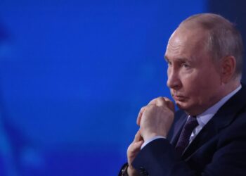 Putin lastly admits Russia’s financial system is in bother and grasps for solutions