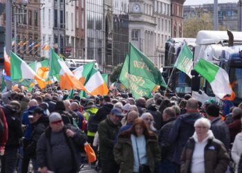 Eire cuts tax on motor gas as protests grip the nation – POLITICO
