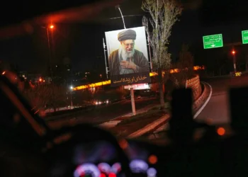 Trump threatens new rampage as Iran deal deadline nears