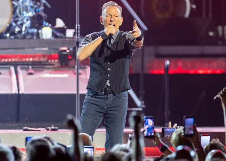 Bruce Springsteen faces backlash after billionaire rocker slams America’s wealthy Bruce Springsteen faces backlash after billionaire rocker slams America’s wealthy