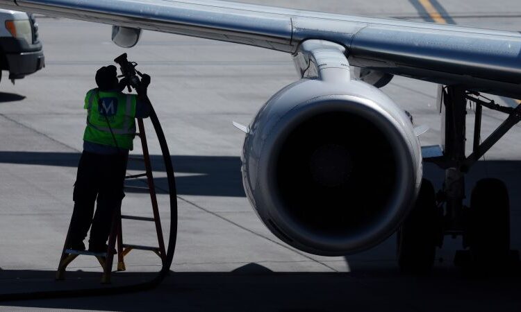 Airways are about to expire of jet gasoline due to the Iran struggle