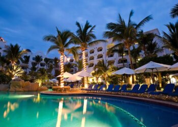 Carnival warns passengers about dangers of staying in a single day in port