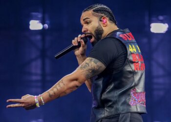 Drake wears Packers jacket in attainable jab at Bears’ Caleb Williams