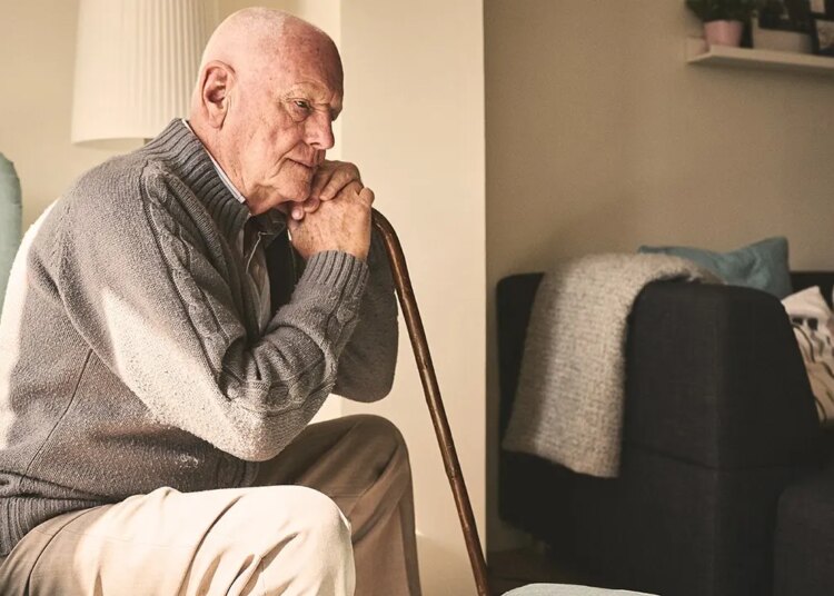 Loneliness linked to worse reminiscence efficiency in older adults, examine finds