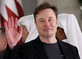Elon Musk solutions dying teen’s 8 questions, names her plush toy SpaceX mascot