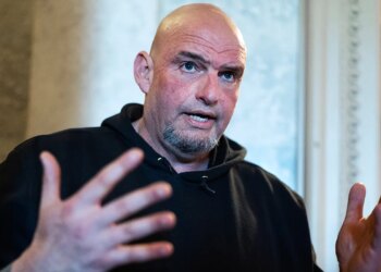 Sen Fetterman urges decrease political temperature after WHCA capturing